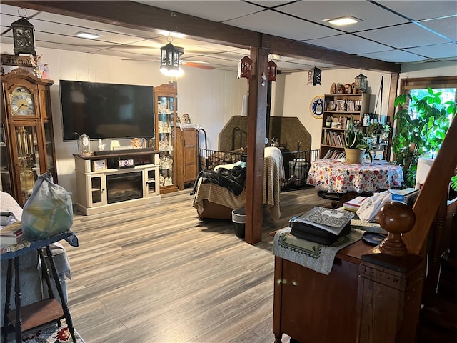 living room with hardwood / wood-style flooring and ceiling fan