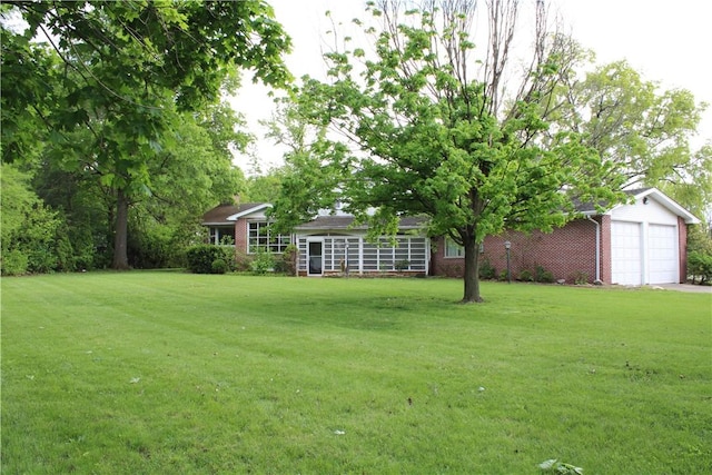 1011 W N 3rd St, Shelbyville, IL 62565 - view of grassy yard with a garage and an outdoor structure