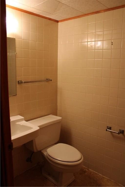 1011 W N 3rd St, Shelbyville, IL 62565 - bathroom with tile walls and toilet