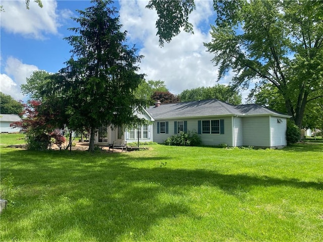 303 S Pine St, Pana, IL 62557 - rear view of house featuring a lawn