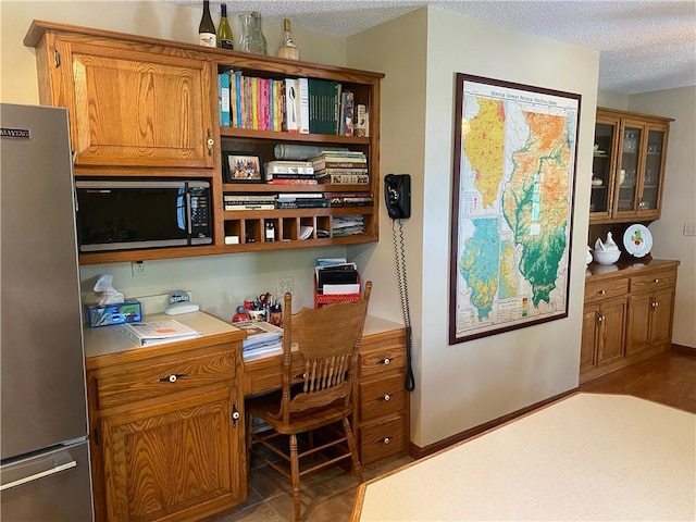 303 S Pine St, Pana, IL 62557 - office area featuring built in study area and a textured ceiling