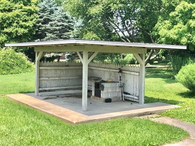 900 W Cumberland Rd, Saint Elmo, IL 62458 - surrounding community featuring a yard
