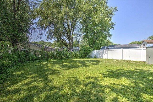 1951 King Arthur Dr, Decatur, IL 62526 - photo 15