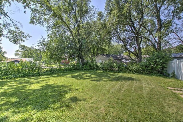 1951 King Arthur Dr, Decatur, IL 62526 - photo 16