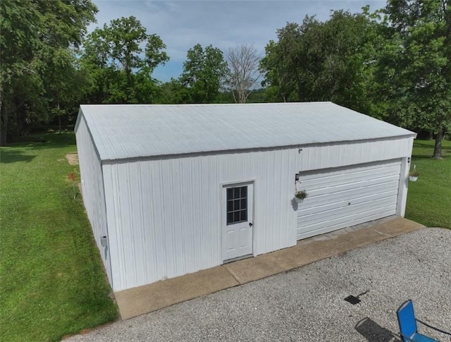 31508 1800 E Rd, Rossville, IL 60963 - detached garage featuring view of wooded area