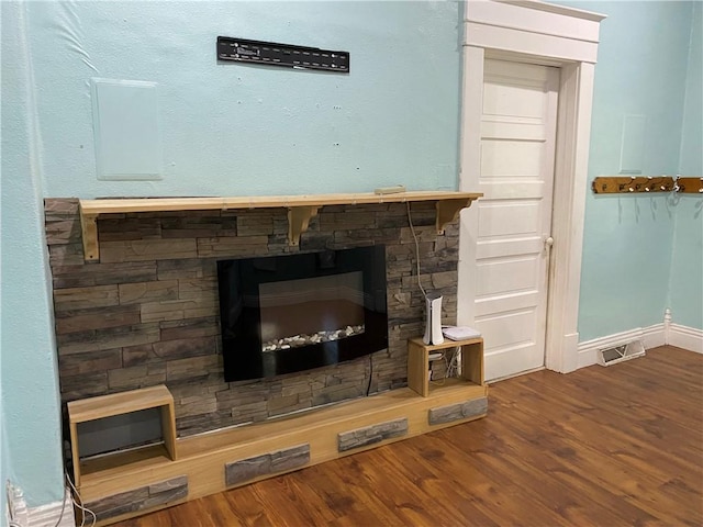 1105 Edgar Ave, Mattoon, IL 61938 - detailed view of wood finished floors and a fireplace