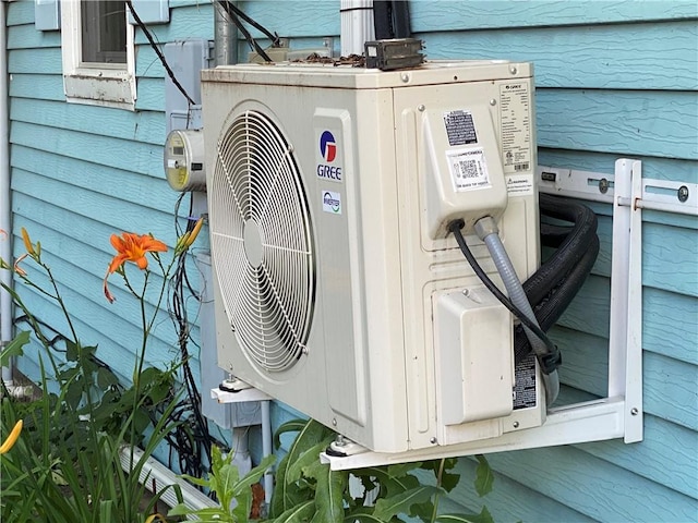 1105 Edgar Ave, Mattoon, IL 61938 - exterior view of an ac unit