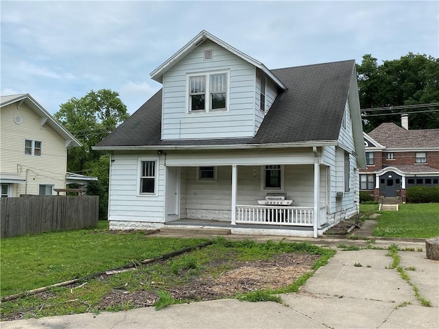 764 10th St, Charleston, IL 61920 - bungalow-style home featuring covered porch