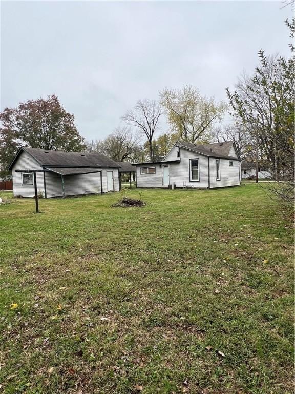 1010 S Jones St, Robinson, IL 62454 - view of yard