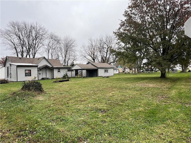 1010 S Jones St, Robinson, IL 62454 - view of yard