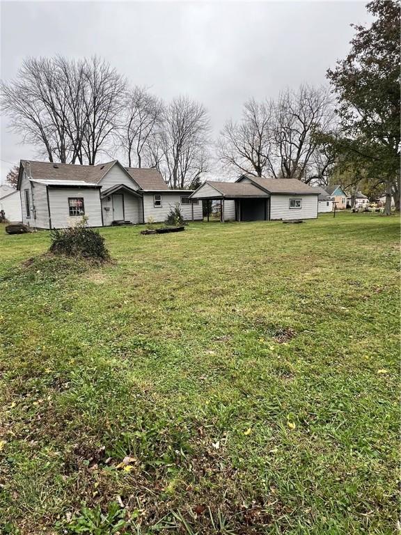 1010 S Jones St, Robinson, IL 62454 - view of yard