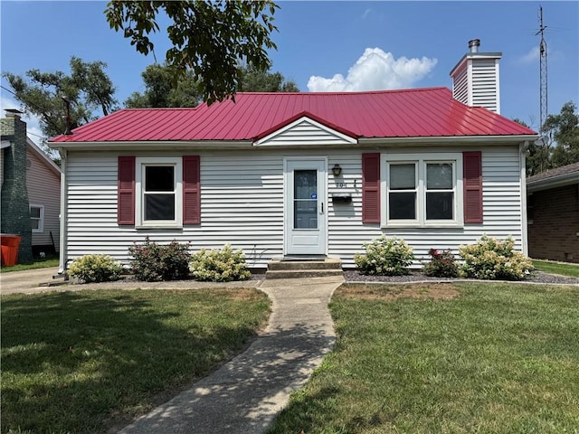 704 Dakota Ave, Mattoon, IL 61938 - photo 1