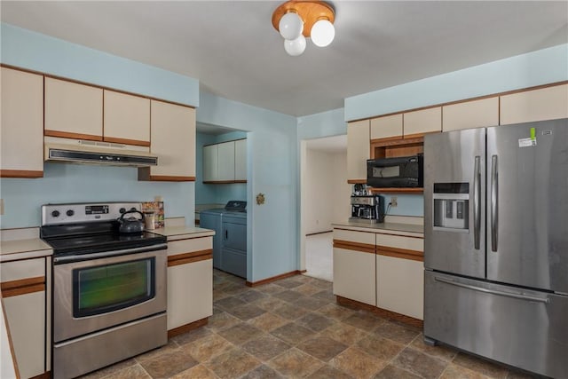 kitchen featuring cream cabinets, stainless steel appliances, and independent washer and dryer