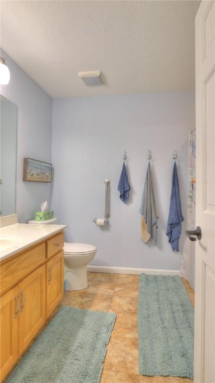 1950 Shore Oak Dr, Decatur, IL 62521 - bathroom featuring vanity and a textured ceiling