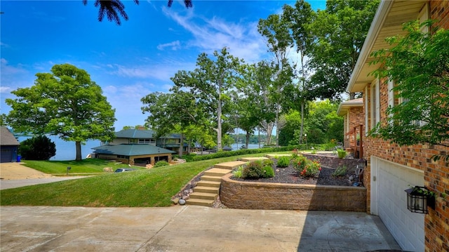 1950 Shore Oak Dr, Decatur, IL 62521 - view of grassy yard