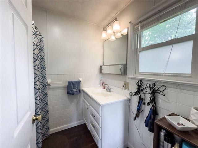 201 N York St, Martinsville, IL 62442 - full bath featuring tile walls, vanity, and wood finished floors