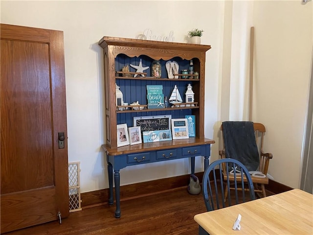 428 E Main St, Hoopeston, IL 60942 - office area featuring wood finished floors