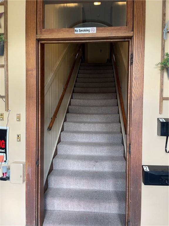 428 E Main St, Hoopeston, IL 60942 - view of stairway