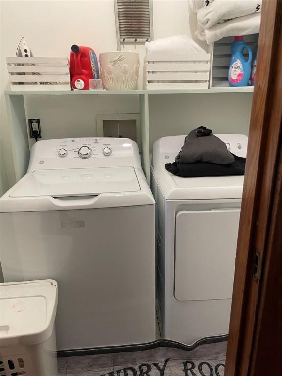 428 E Main St, Hoopeston, IL 60942 - washroom featuring washer and dryer