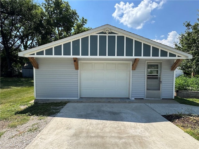 202 Seminary St, Catlin, IL 61817 - detached garage featuring concrete driveway