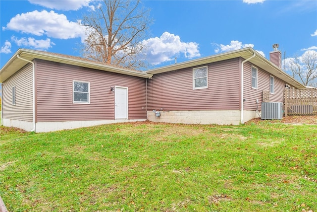 view of front of property featuring central AC and a front lawn