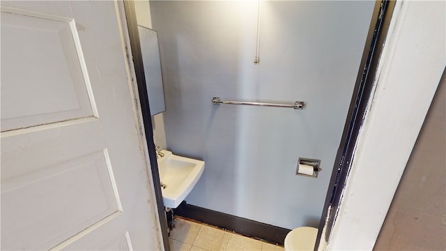 bathroom featuring sink and toilet