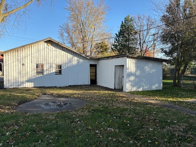 view of outdoor structure featuring a lawn