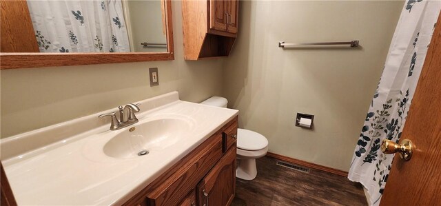 1006 N Koester Dr, Effingham, IL 62401 - full bathroom with wood finished floors, toilet, vanity, baseboards, and a shower with curtain