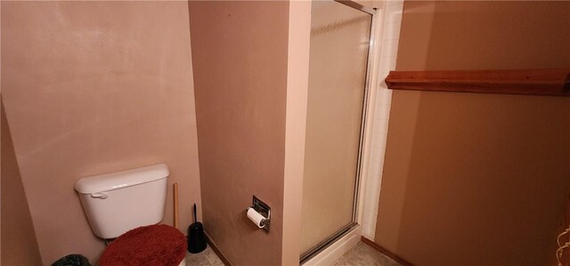 1006 N Koester Dr, Effingham, IL 62401 - bathroom featuring a stall shower and toilet