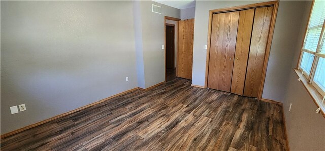 1006 N Koester Dr, Effingham, IL 62401 - unfurnished bedroom featuring dark wood finished floors, a closet, and baseboards
