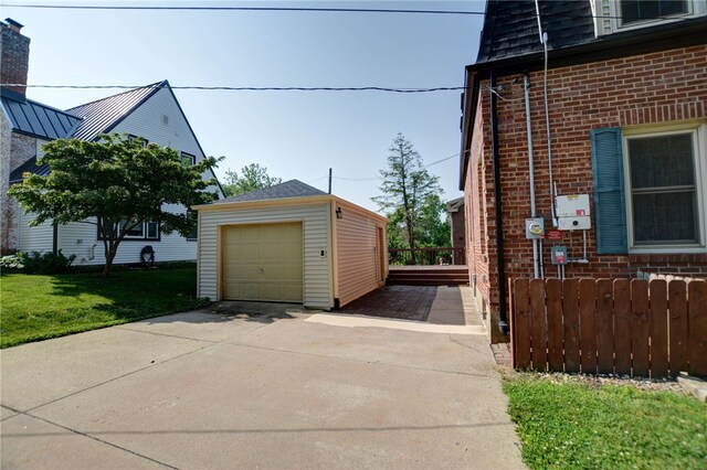 164 S Linden Ave, Decatur, IL 62522 - detached garage featuring concrete driveway