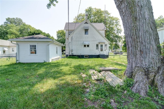 319 N Macon St, Moweaqua, IL 62550 - back of property with a chimney