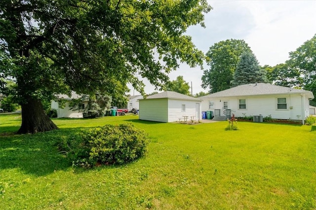 2417 Maple Ave, Decatur, IL 62526 - view of green lawn