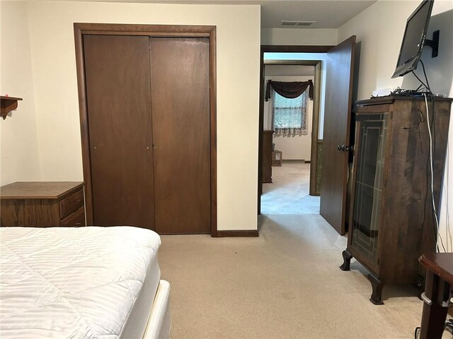 601 Holiday Dr, Effingham, IL 62401 - bedroom with light carpet and a closet