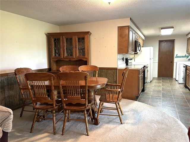 601 Holiday Dr, Effingham, IL 62401 - dining room featuring a textured ceiling