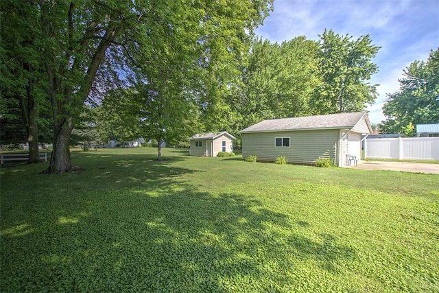 4111 Dye Rd, Illiopolis, IL 62539 - view of yard featuring an outbuilding