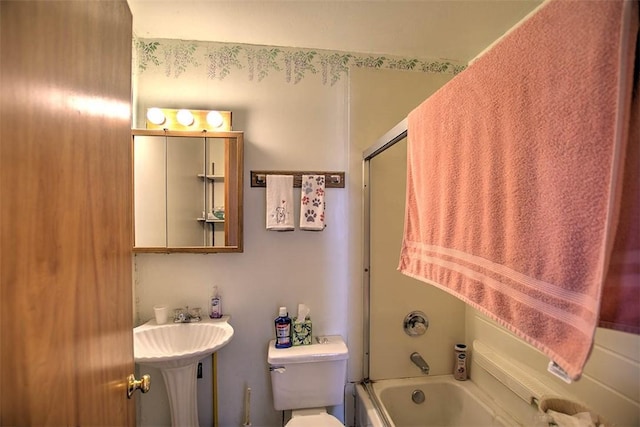 4111 Dye Rd, Illiopolis, IL 62539 - full bath with toilet and shower / washtub combination