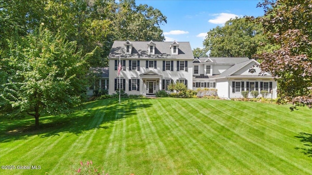 view of front of house featuring a front yard