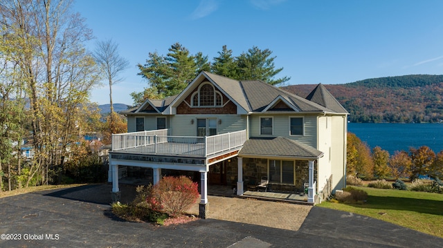 view of front of house featuring a mountain view