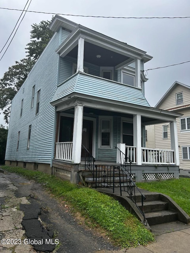 view of front of home featuring a porch