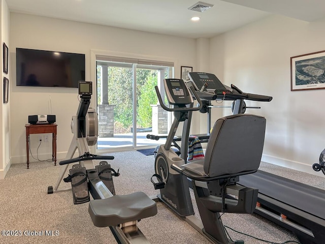 workout area featuring carpet floors, baseboards, visible vents, and recessed lighting