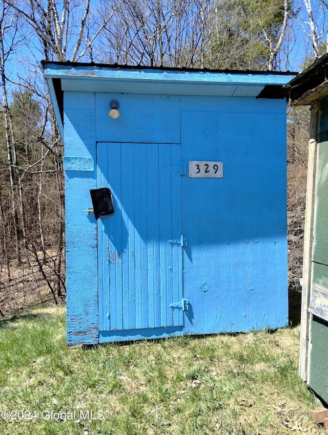 view of outbuilding