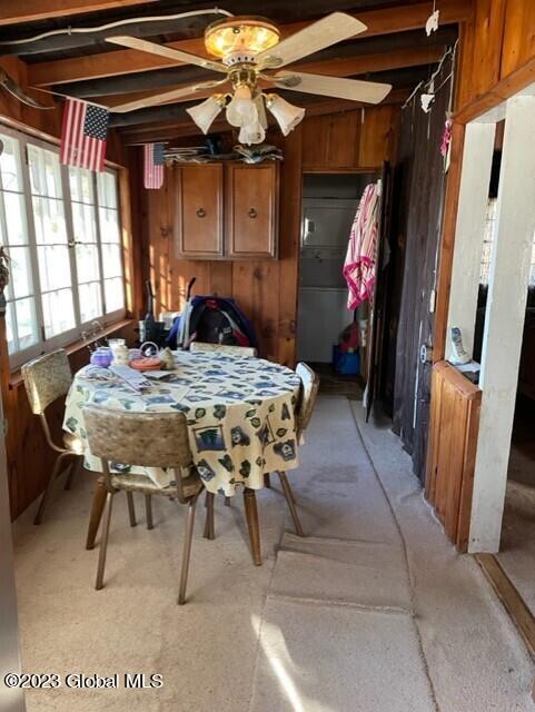 dining area with ceiling fan