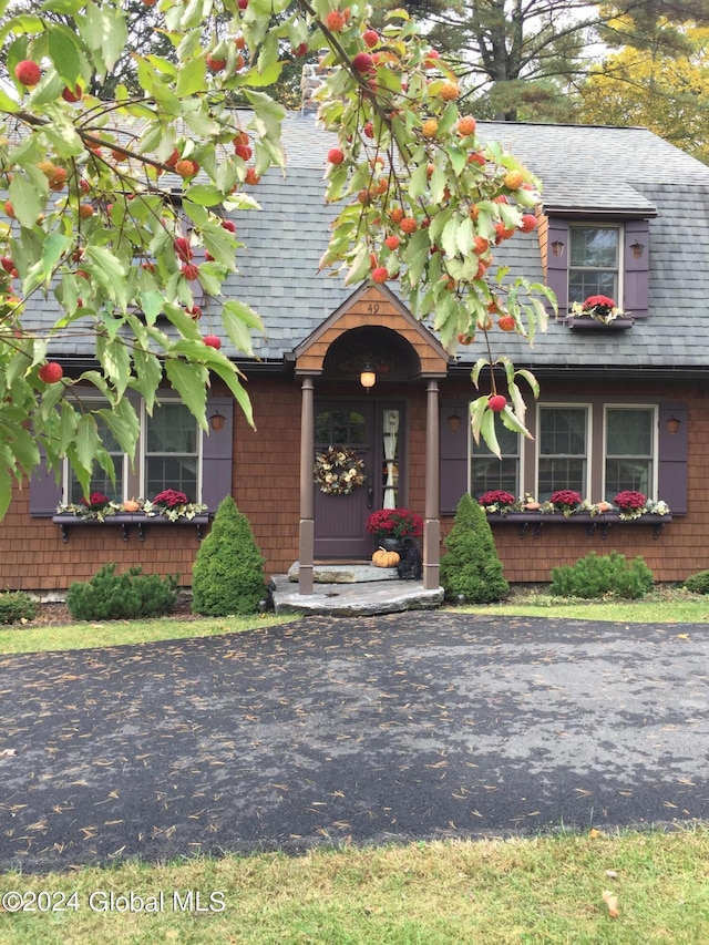 view of front of property