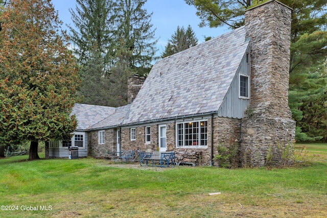 exterior space featuring a front lawn