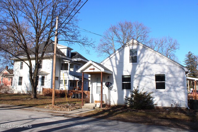 view of front of home