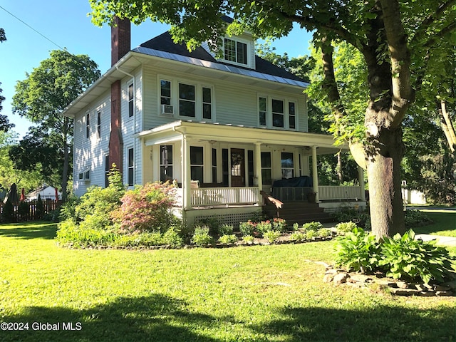 view of front facade featuring a front lawn and a porch