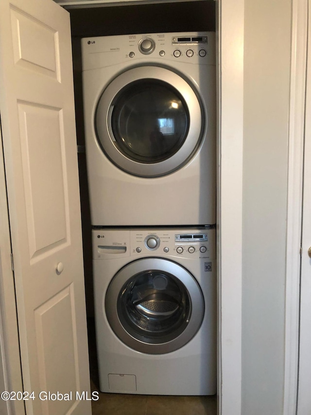 laundry room with stacked washer / drying machine