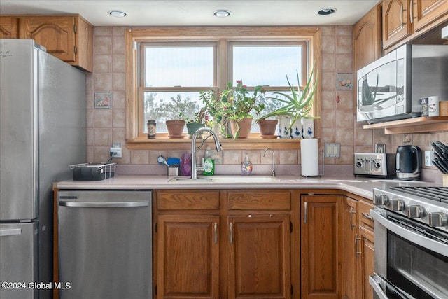 kitchen with sink, tasteful backsplash, and stainless steel appliances