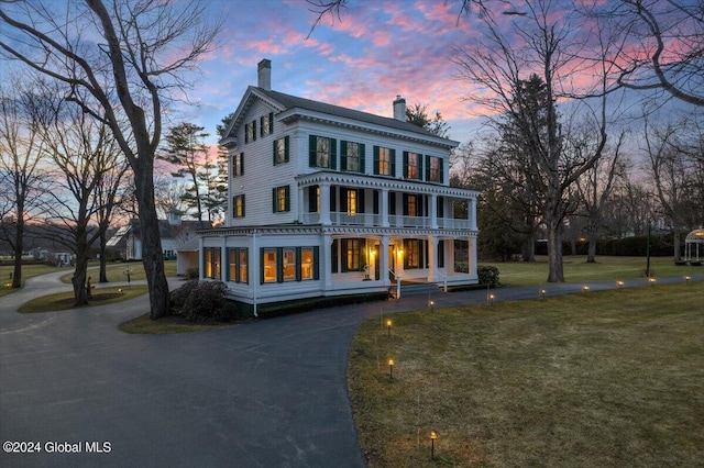 view of front of house featuring a yard